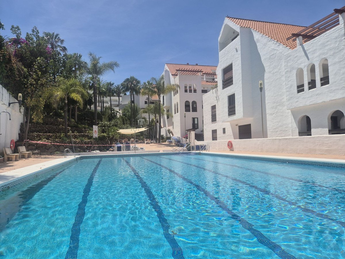 2 Bed شقة في الطابق الأرضي in Nueva Andalucía في Nueva Andalucía, 
