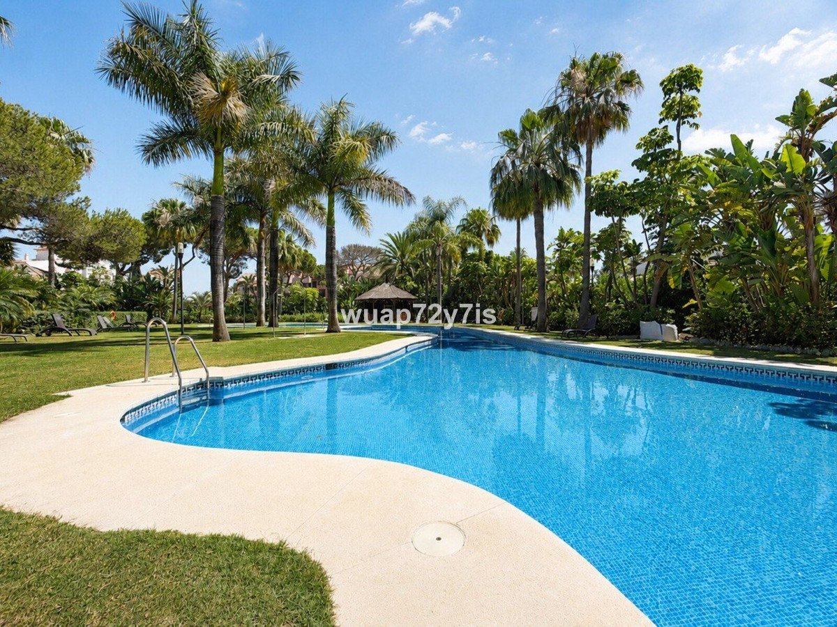 2 Bed Begane Grond Appartement in Puerto Banús in Puerto Banús, 
