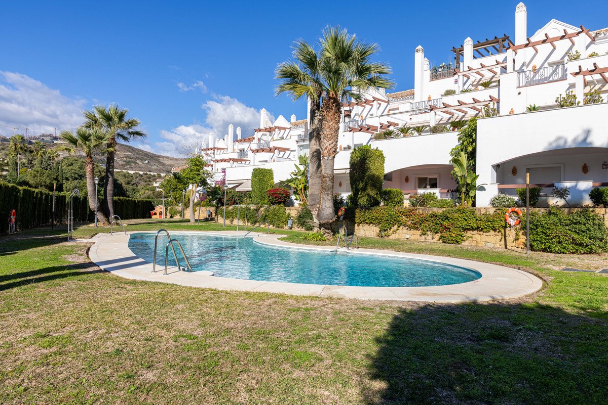 2 Bed Middle Floor Apartment in Nueva Andalucía in Nueva Andalucía, Apartment