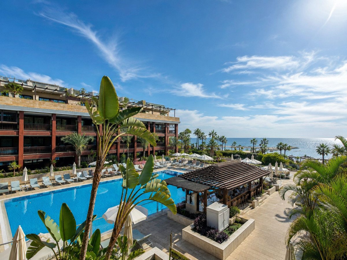 2 Bed Middle Floor Apartment in Puerto Banús