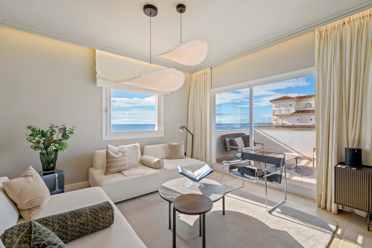 2 Bed شقة في الطابق الأوسط in Puerto Banús في Puerto Banús, شقة