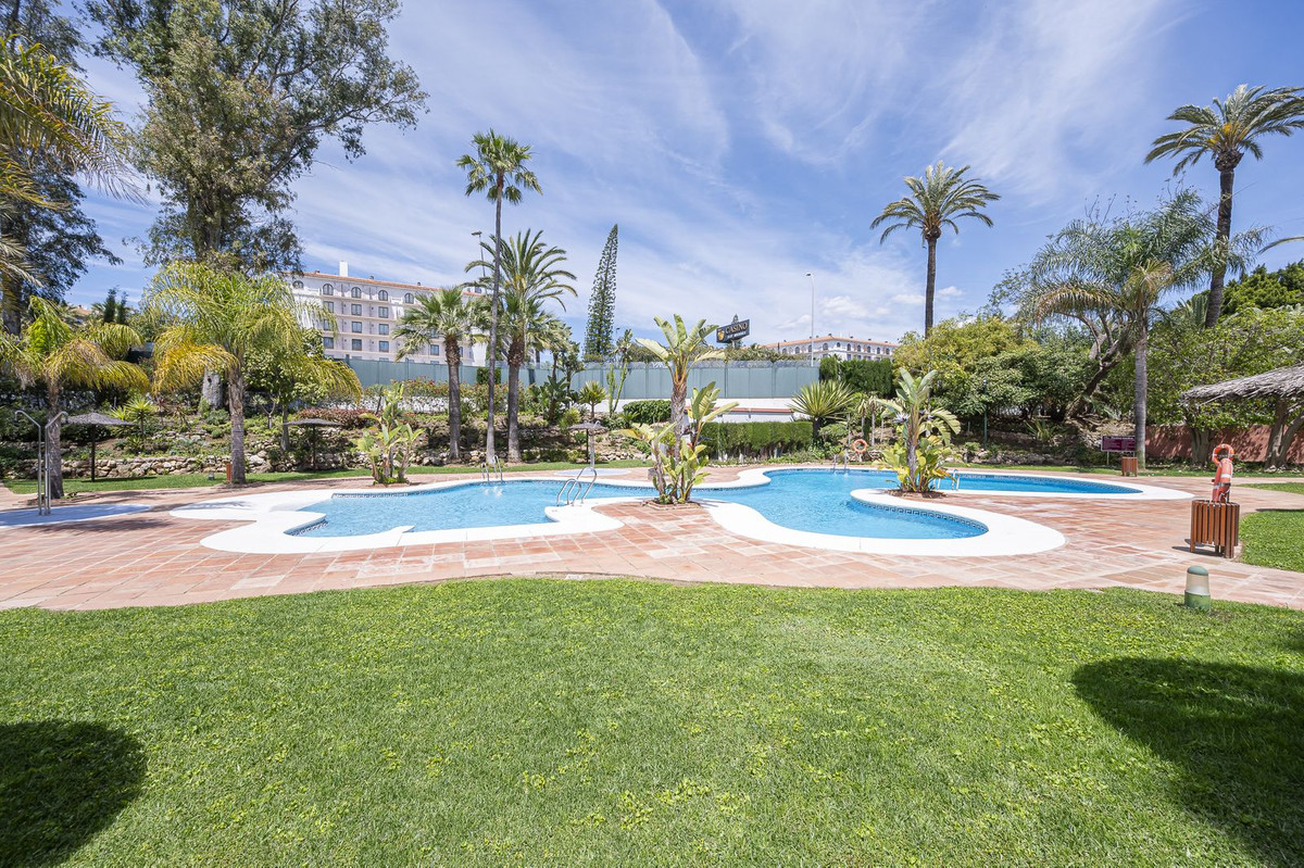 2 Bed شقة في الطابق الأوسط in Puerto Banús في Puerto Banús, شقة