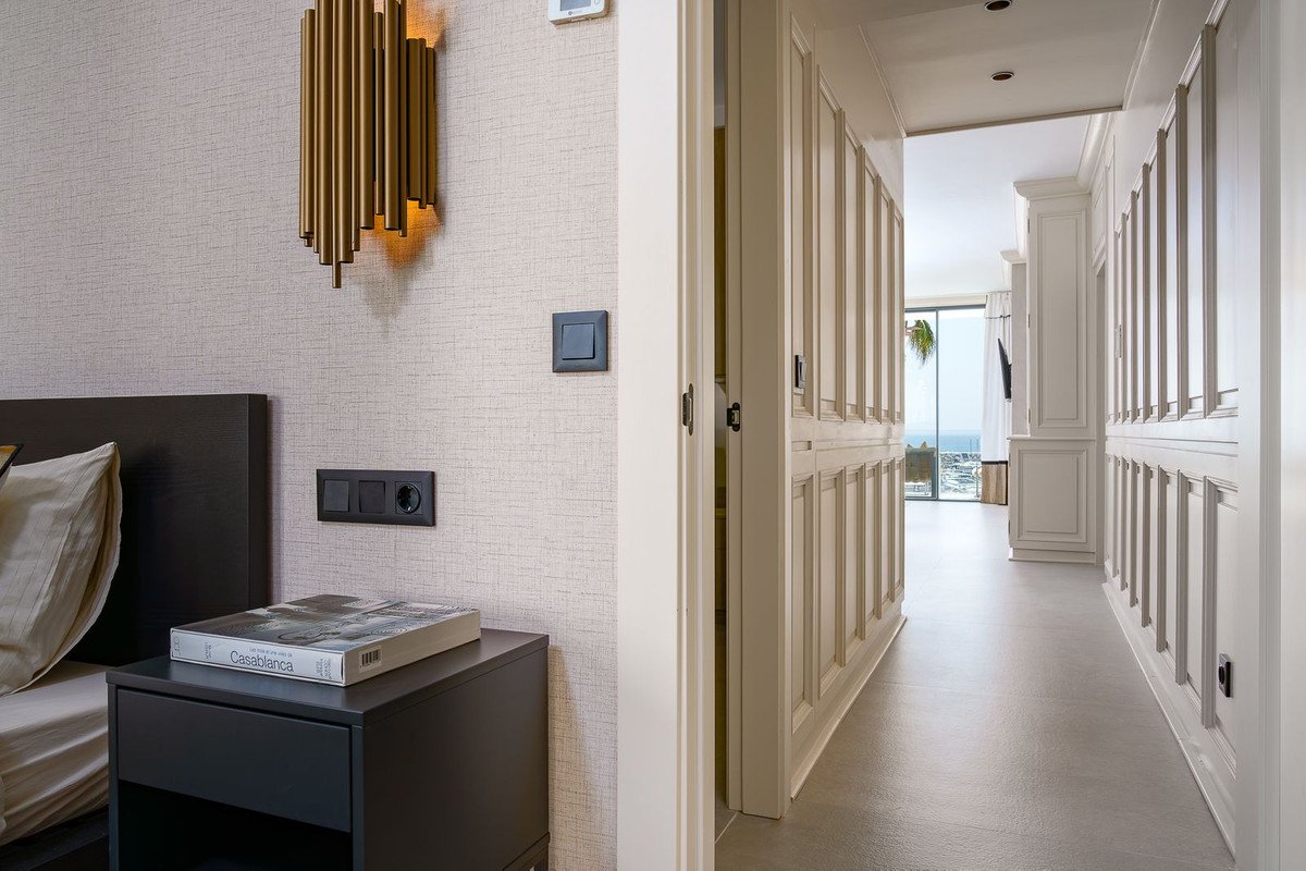 2 Bed Middle Floor Apartment in Puerto Banús in Puerto Banús, Apartment
