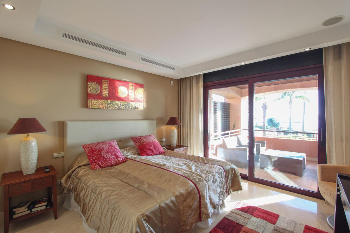 2 Bed شقة في الطابق الأوسط in Puerto Banús في Puerto Banús, شقة