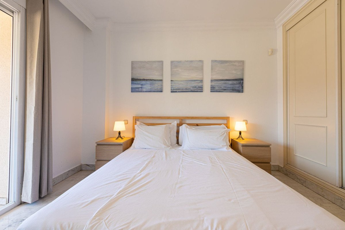 2 Bed شقة في الطابق الأوسط in Puerto Banús في Puerto Banús, شقة