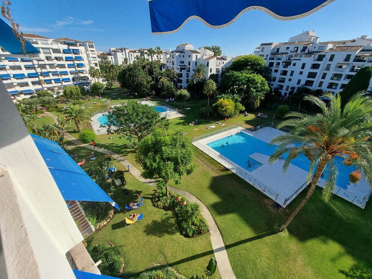 2 Bed Middle Floor Apartment in Puerto Banús in Puerto Banús, Apartment