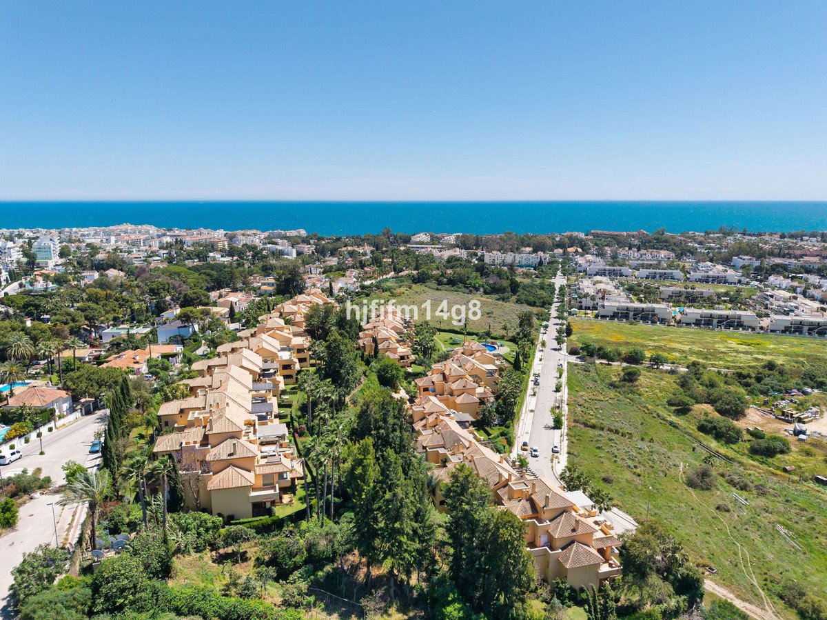 2 Bed شقة في الطابق الأرضي in Nueva Andalucía في Nueva Andalucía, 