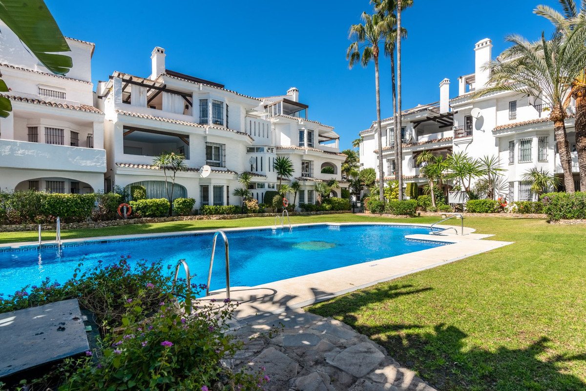 2 Bed Tussenverdieping Appartement in Nueva Andalucía in Nueva Andalucía, 