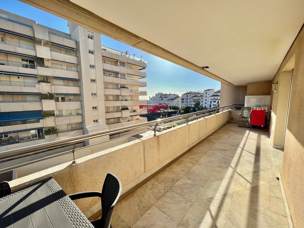 2 Bed Middle Floor Apartment in Puerto Banús in Puerto Banús, Apartment