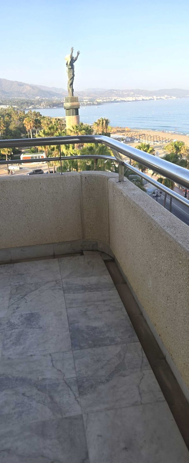 3 Bed شقة في الطابق الأوسط in Puerto Banús في Puerto Banús, شقة