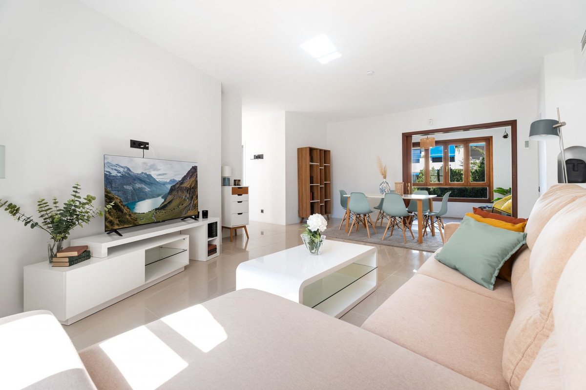 3 Bed شقة في الطابق الأوسط in Puerto Banús في Puerto Banús, شقة