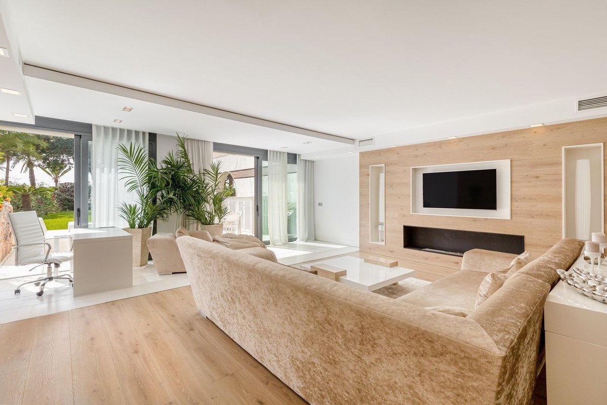 3 Bed شقة في الطابق الأرضي in Puerto Banús في Puerto Banús, شقة