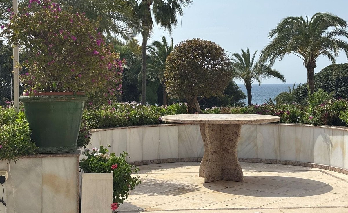 3 Bed Middle Floor Apartment in Puerto Banús in Puerto Banús, Apartment