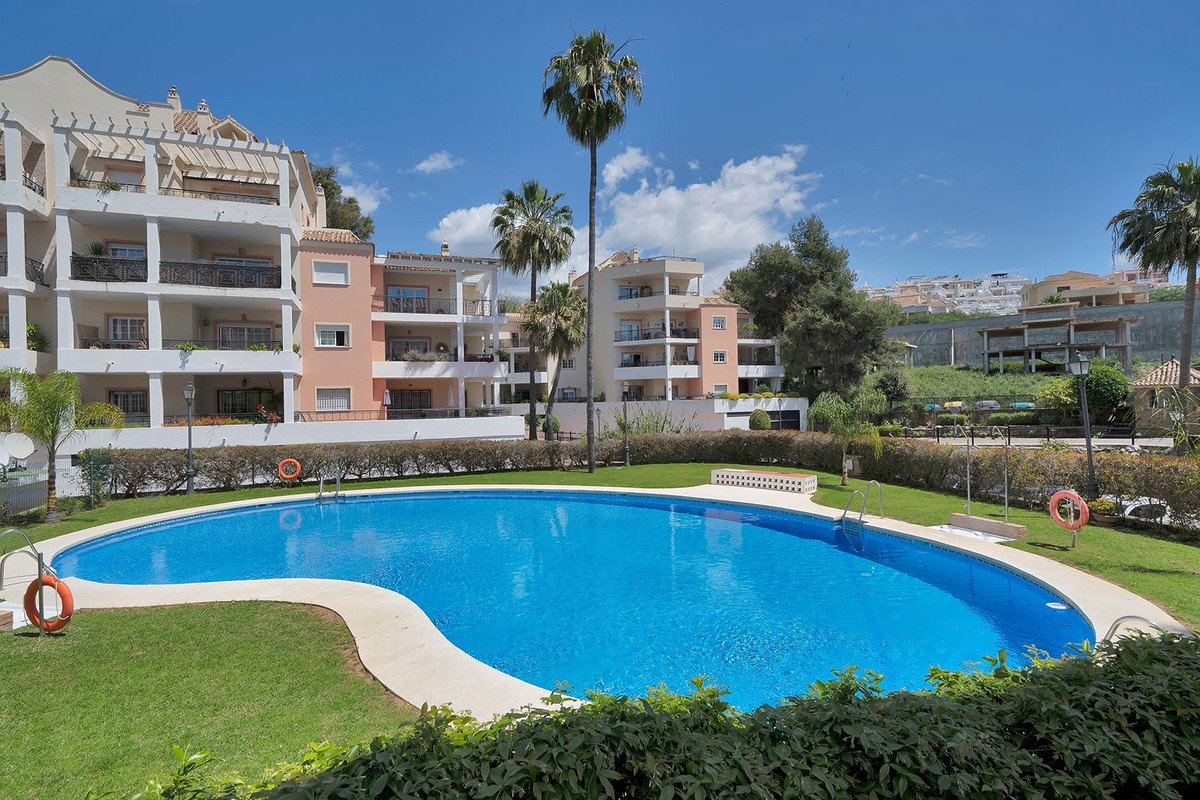 3 Bed شقة في الطابق الأرضي in Nueva Andalucía في Nueva Andalucía, شقة
