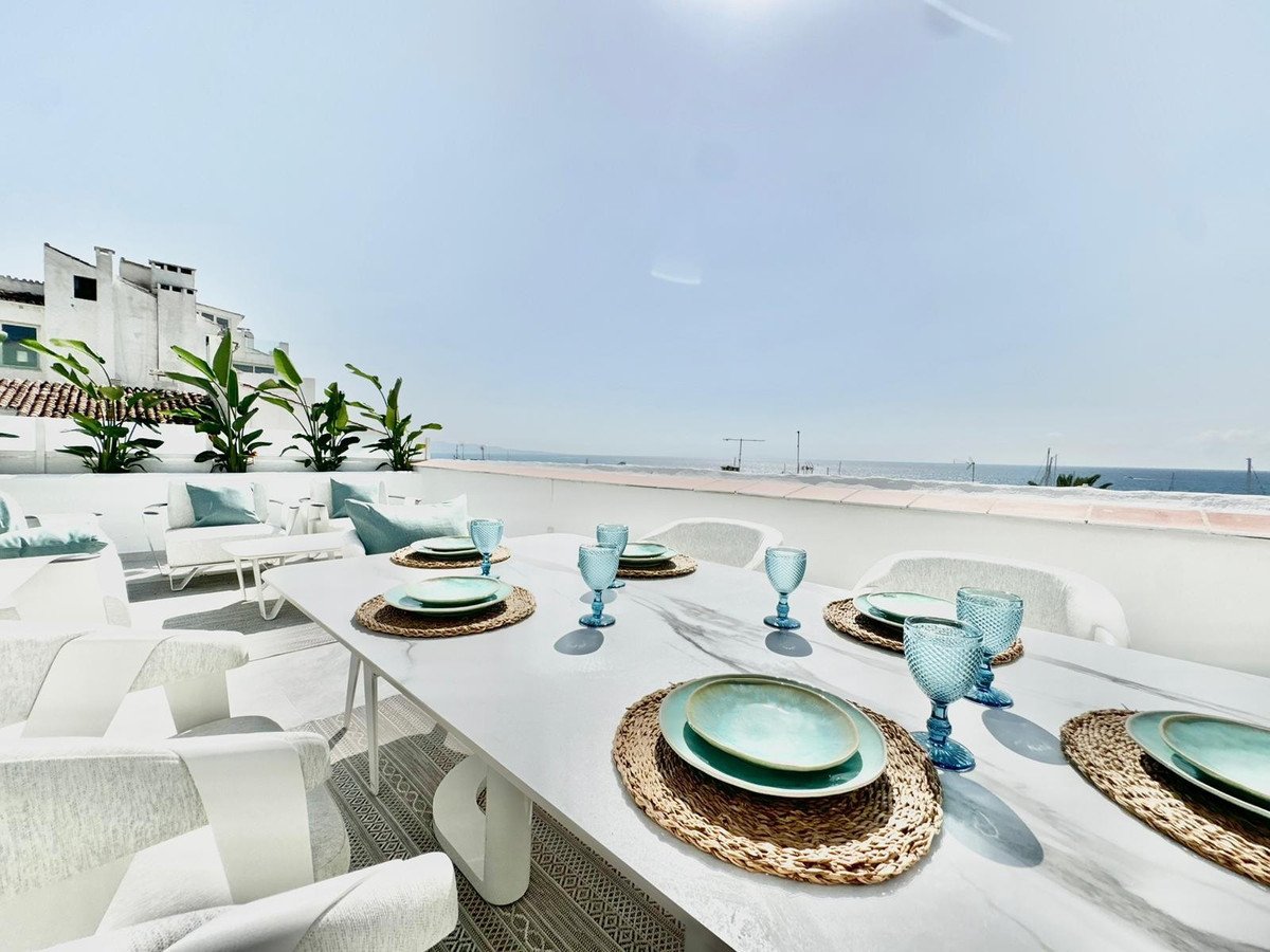 3 Bed Middle Floor Apartment in Puerto Banús