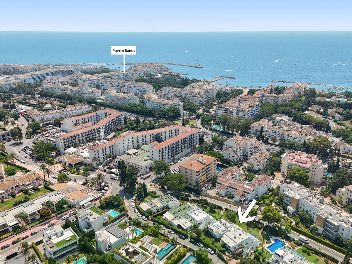 3 Bed شقة في الطابق الأرضي in Nueva Andalucía في Nueva Andalucía, 
