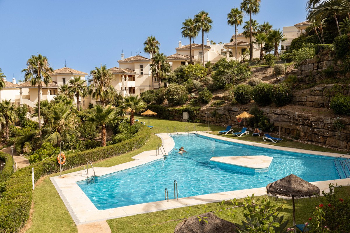 3 Bed Tussenverdieping Appartement in Nueva Andalucía in Nueva Andalucía, 