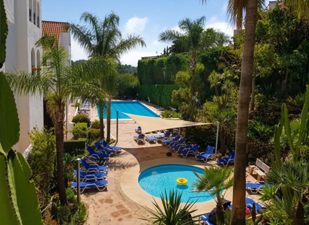 3 Bed Middle Floor Apartment in Nueva Andalucía in Nueva Andalucía, Apartment