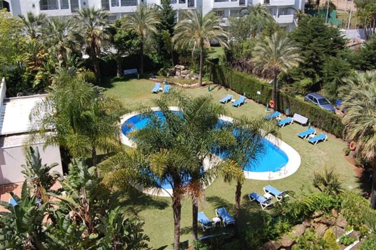 3 Bed Vidurinio aukšto butas in Puerto Banús