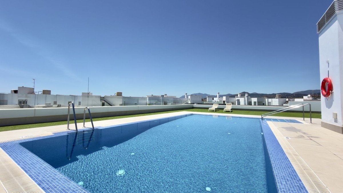 3 Bed شقة في الطابق الأوسط in Nueva Andalucía في Nueva Andalucía, شقة