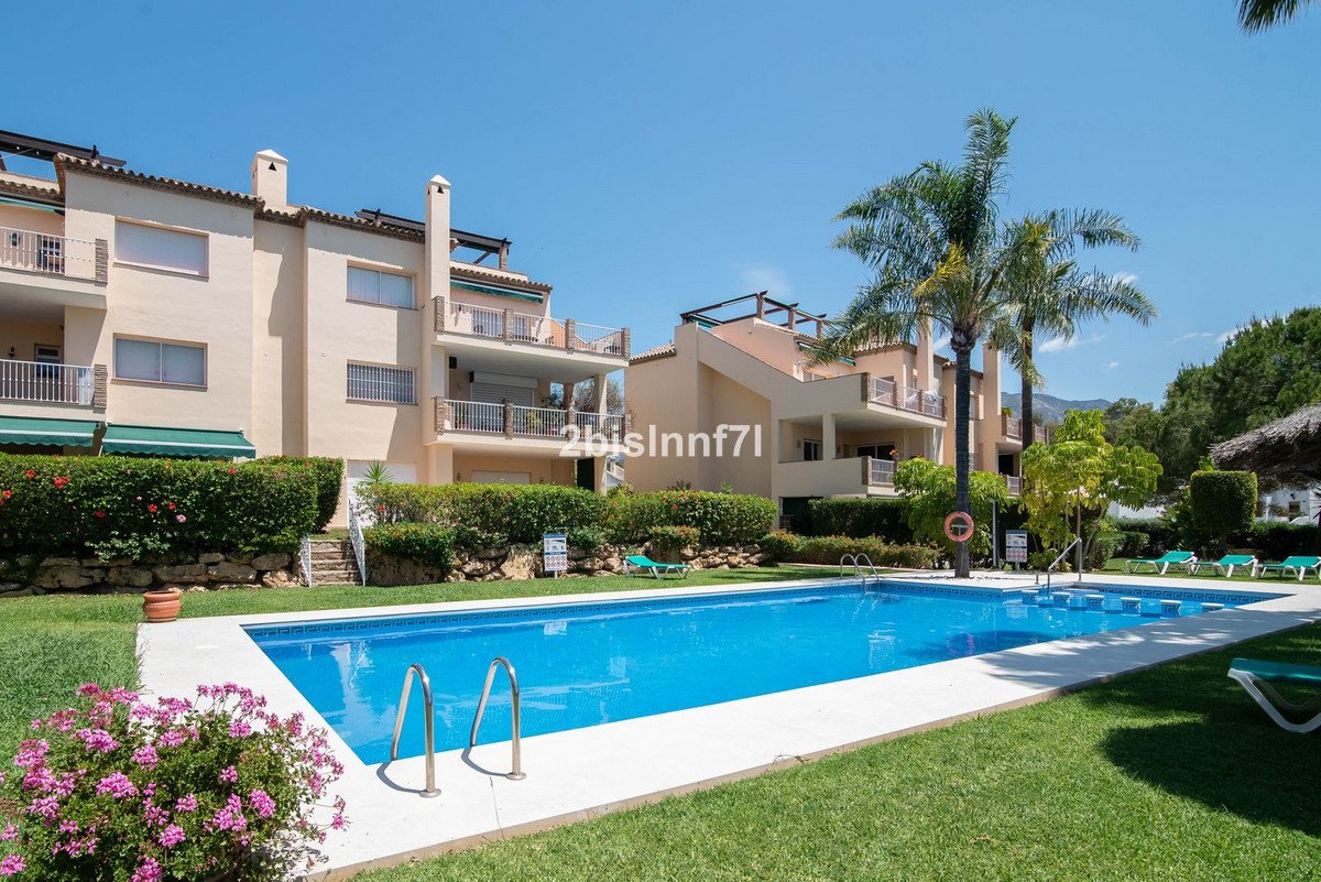 3 Bed Appartement étage intermédiaire in Nueva Andalucía à Nueva Andalucía, 