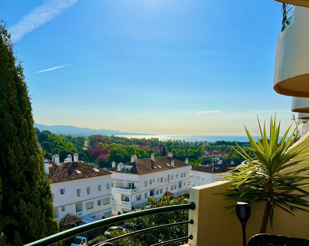 3 Bed Tussenverdieping Appartement in Nueva Andalucía in Nueva Andalucía, 