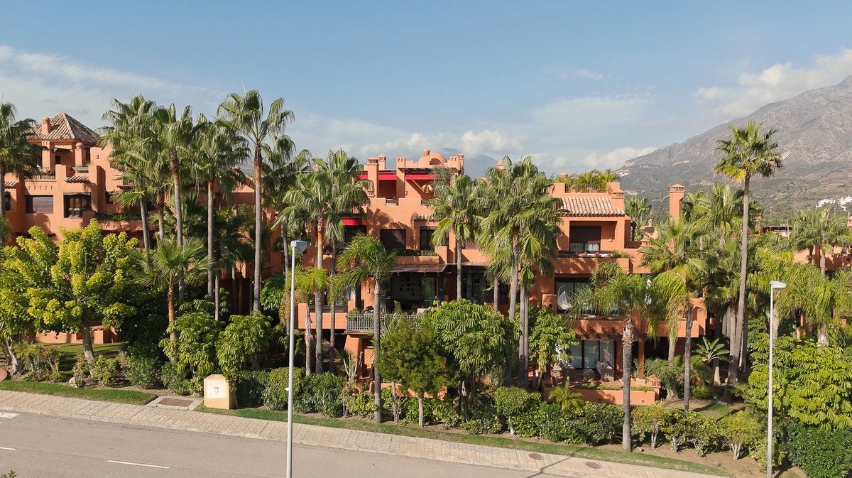 3 Bed Begane Grond Appartement in Nueva Andalucía in Nueva Andalucía, 