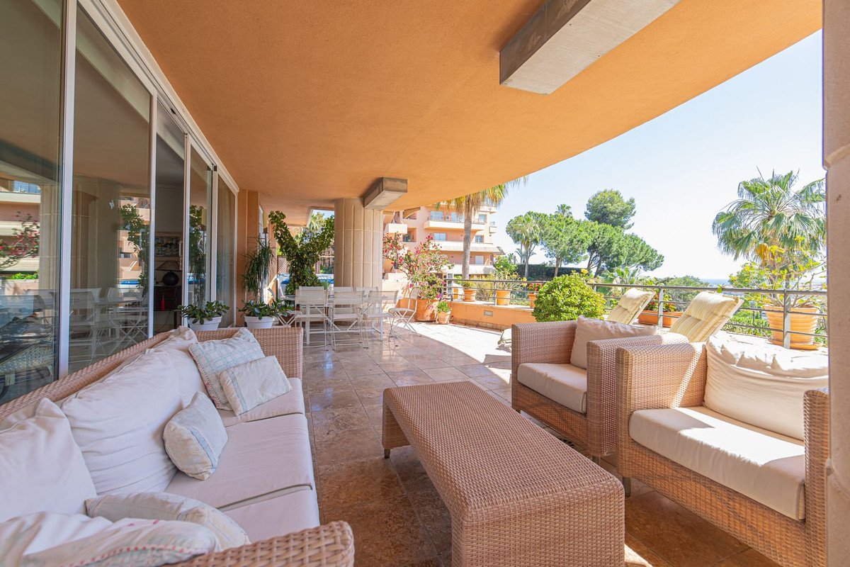 3 Bed Tussenverdieping Appartement in Nueva Andalucía in Nueva Andalucía, 