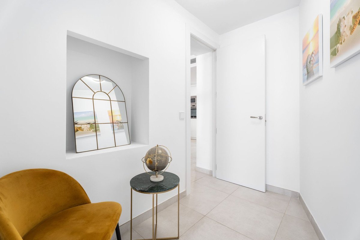 3 Bed شقة في الطابق الأوسط in Puerto Banús في Puerto Banús, شقة