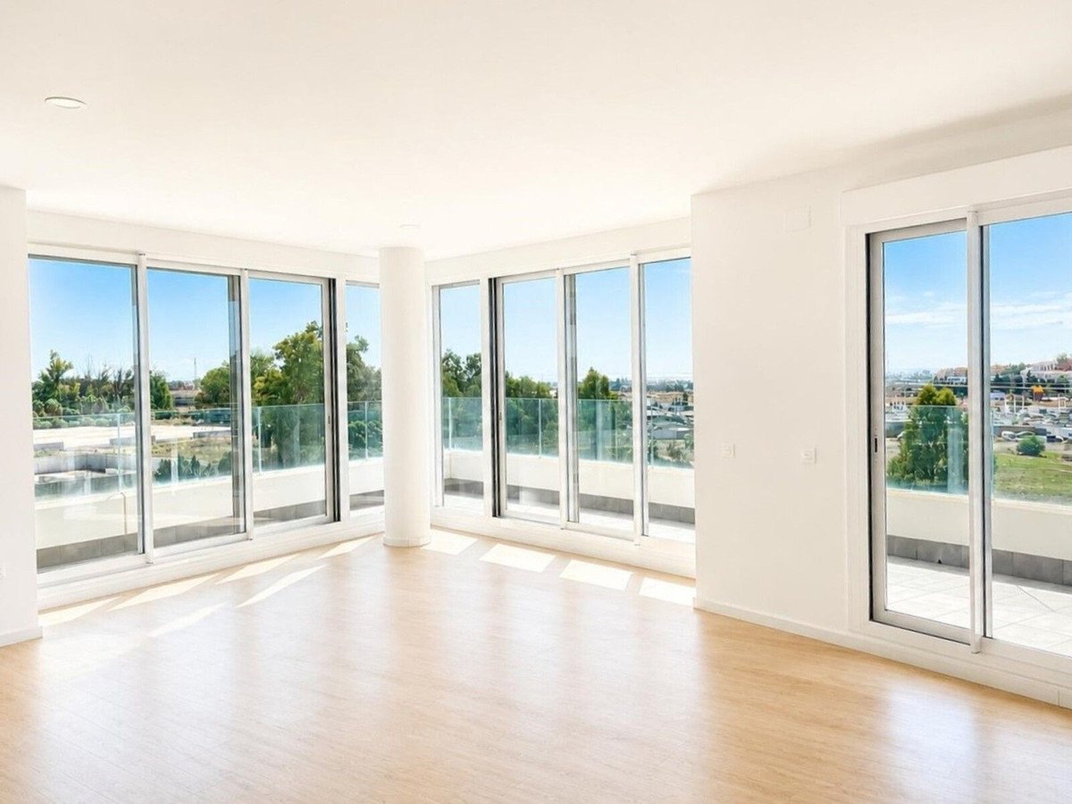 4 Bed شقة في الطابق الأوسط in Nueva Andalucía في Nueva Andalucía, 