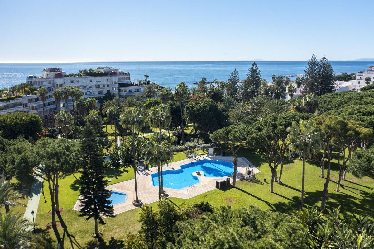 4 Bed شقة في الطابق الأرضي in Puerto Banús في Puerto Banús, شقة