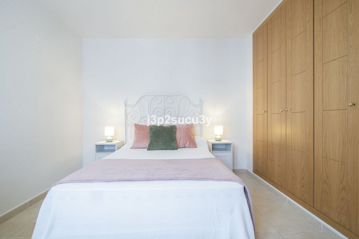 4 Bed Middle Floor Apartment in Nueva Andalucía in Nueva Andalucía — Apartment