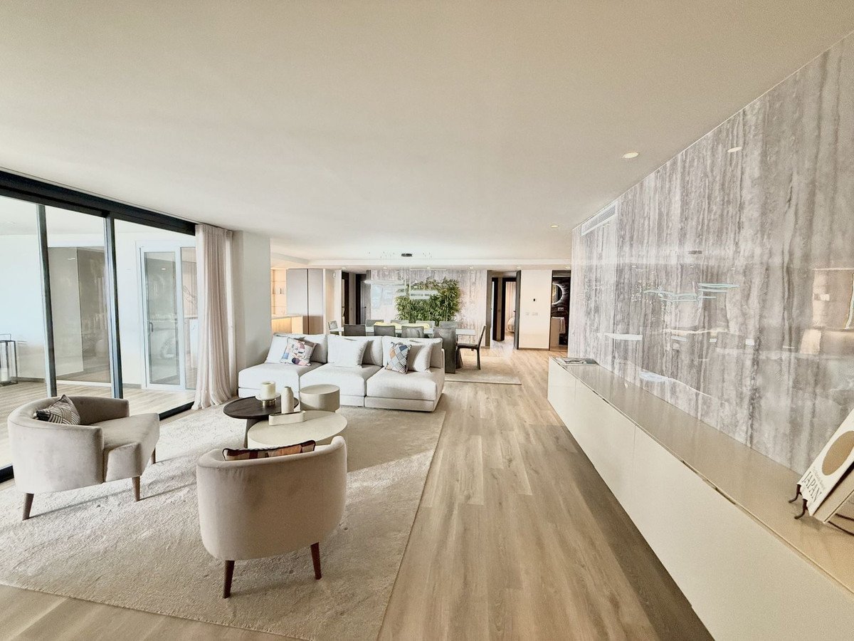 5 Bed شقة في الطابق الأوسط in Puerto Banús في Puerto Banús, شقة