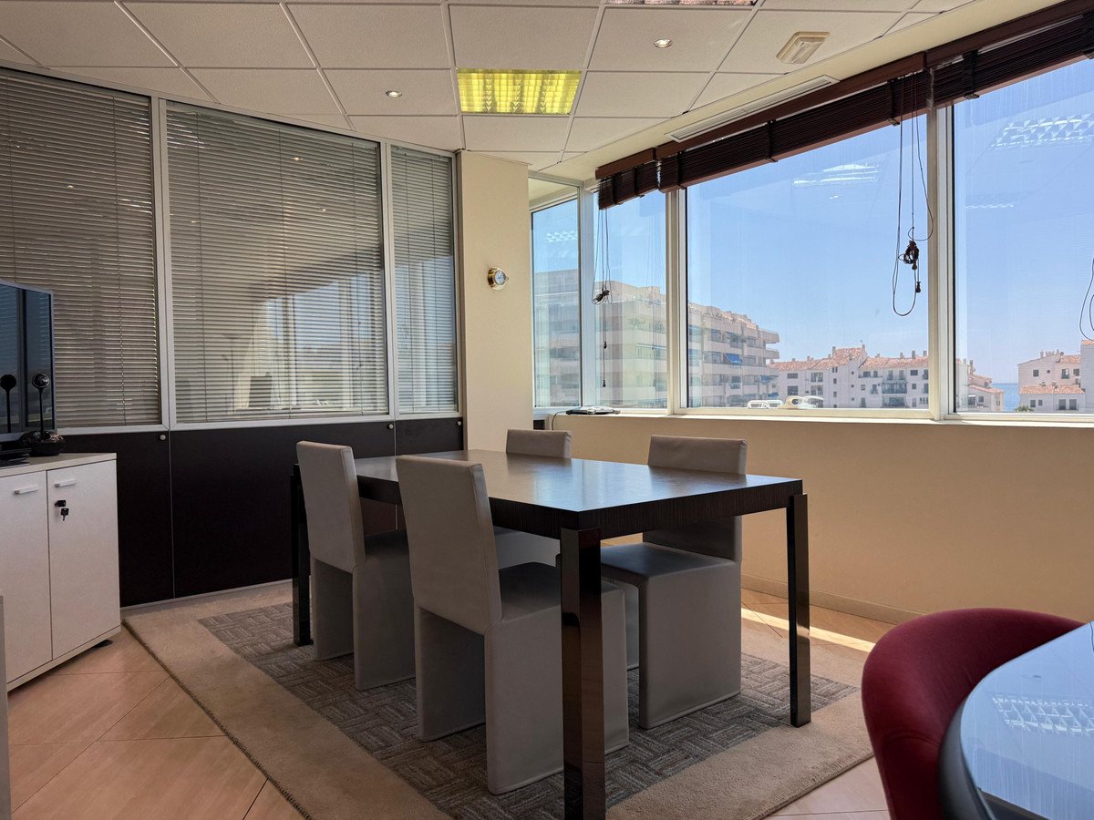 Office in Puerto Banús in Puerto Banús, Office