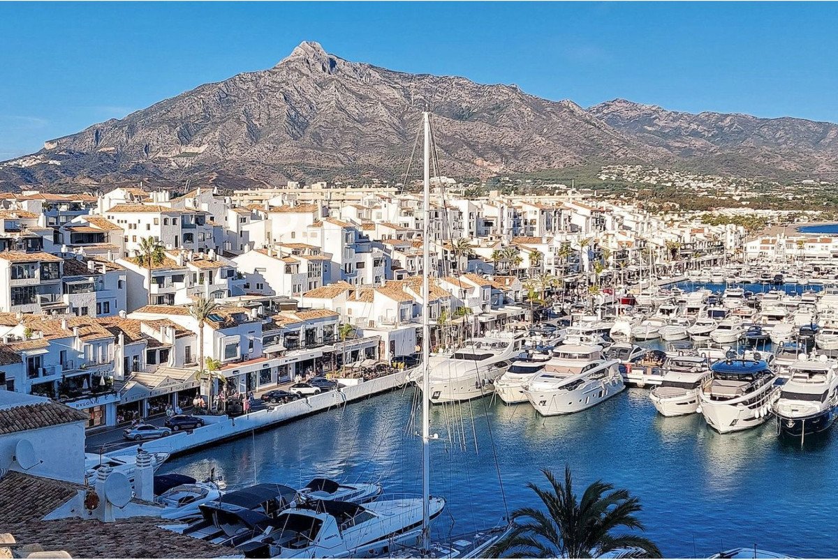 2 Bed Penthouse in Puerto Banús in Puerto Banús, Penthouse