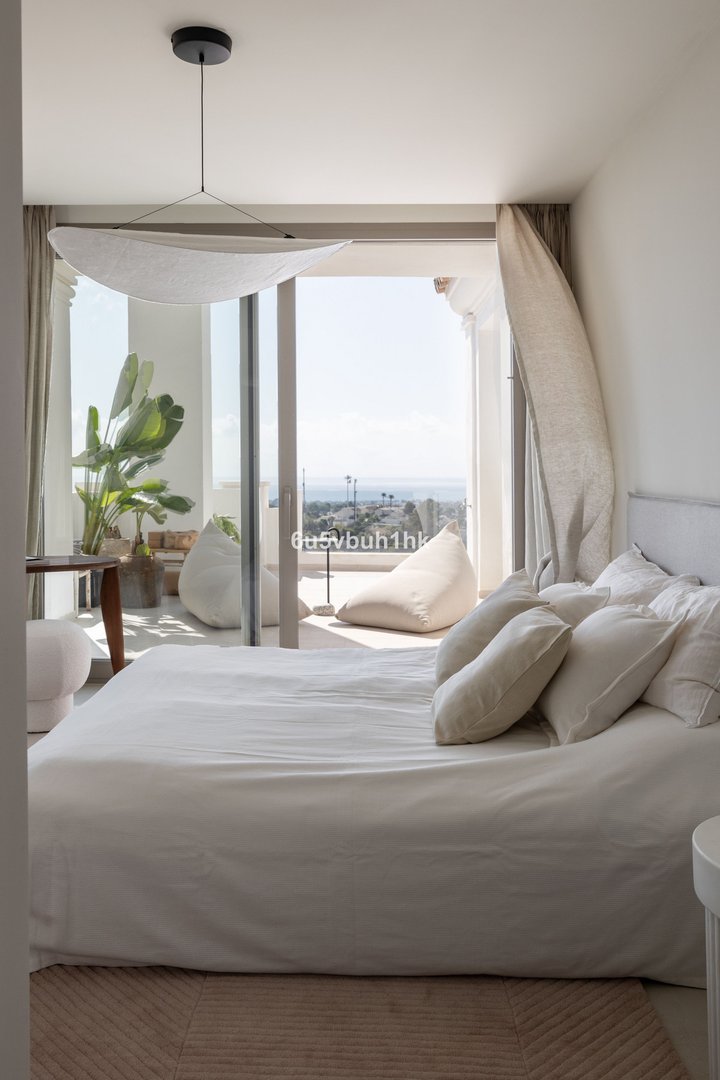 3 Bed Penthouse Duplex in Nueva Andalucía