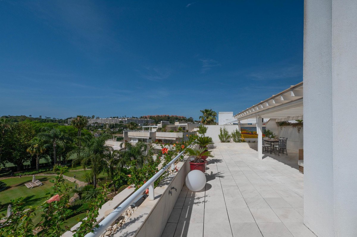 4 Bed Penthouse Duplex in Nueva Andalucía
