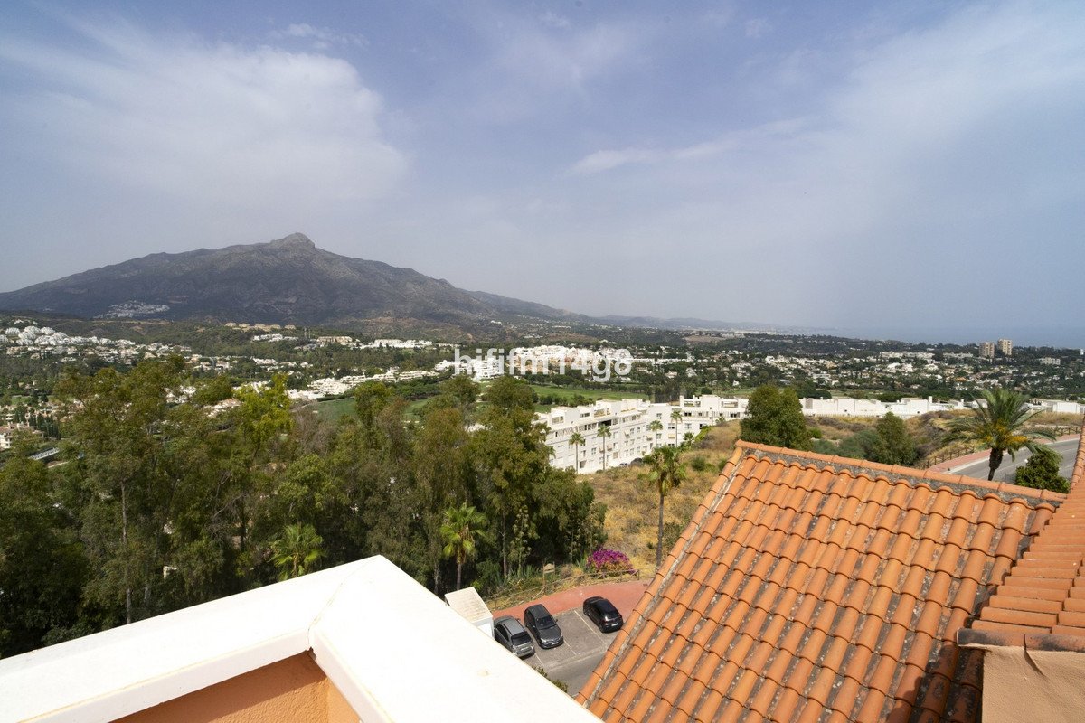 4 Bed بنتهاوس in Nueva Andalucía في Nueva Andalucía, 
