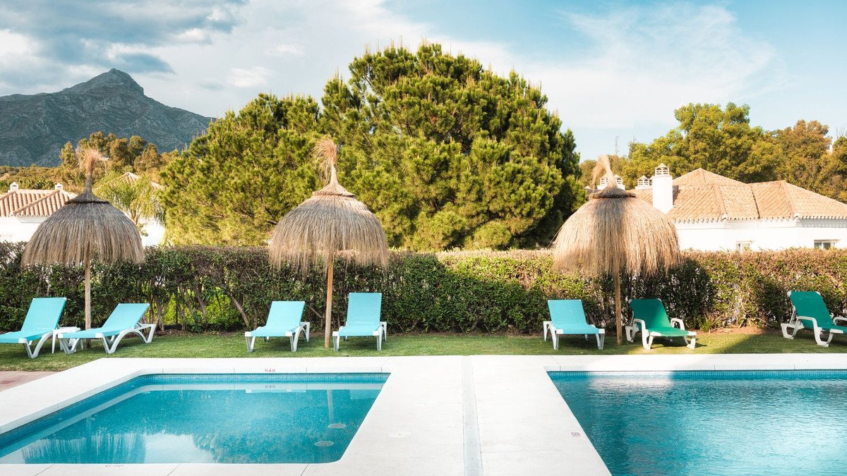 2 Bed بيت مدينة in Nueva Andalucía في Nueva Andalucía, 