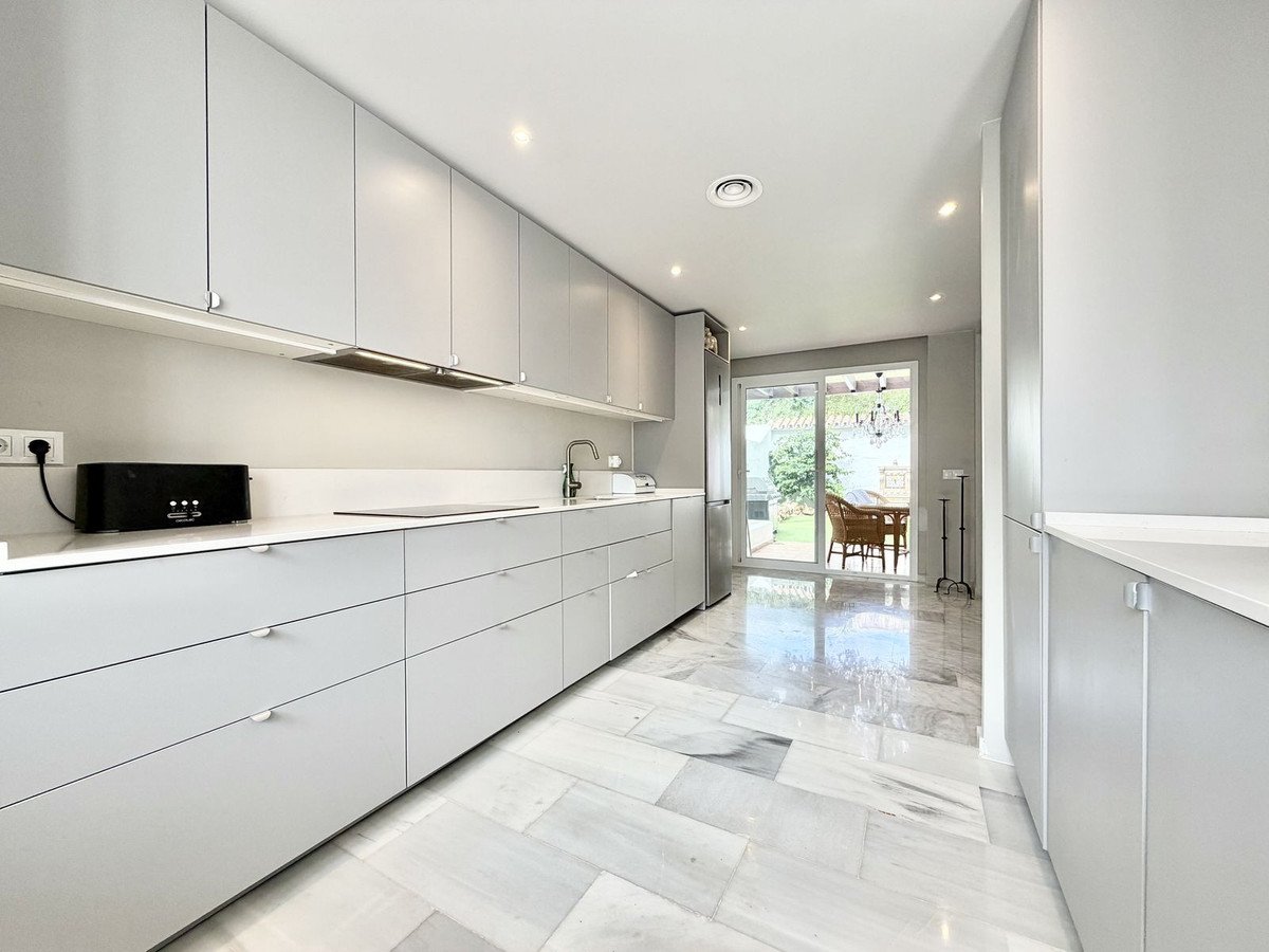 3 Bed टाउनहाउस in Nueva Andalucía में Nueva Andalucía, 
