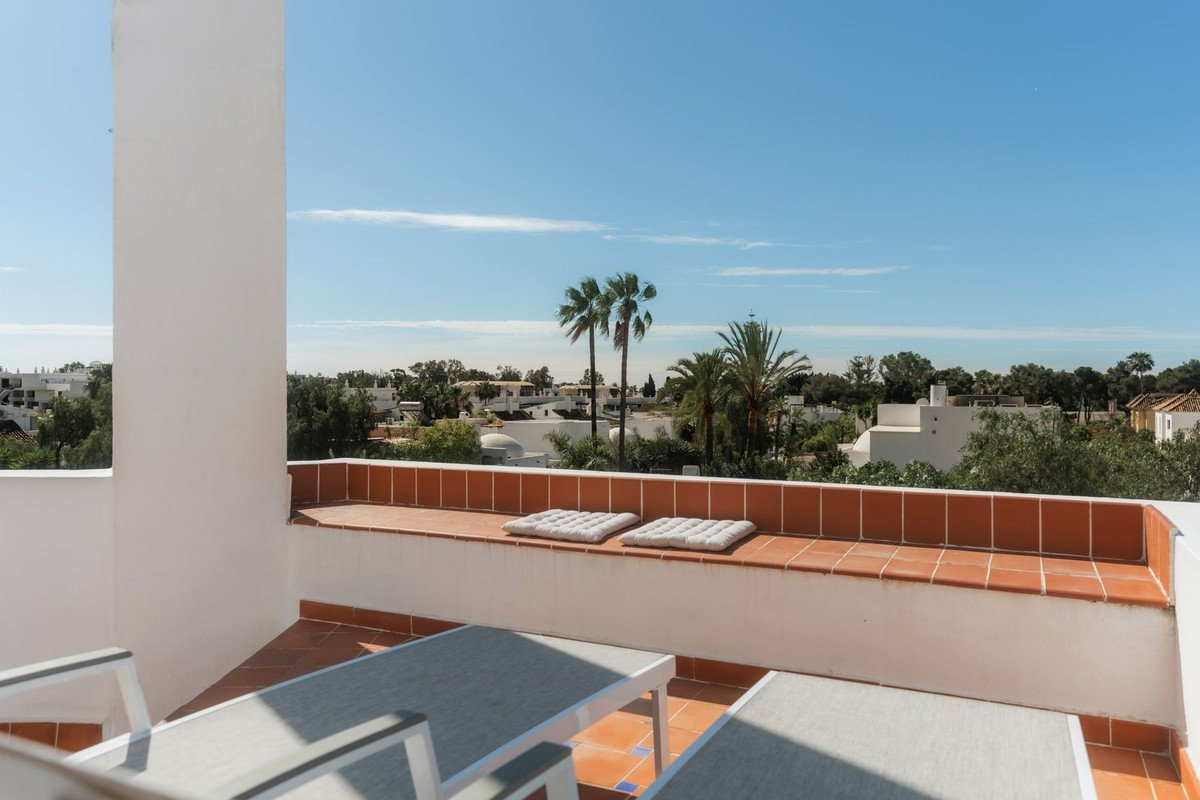 3 Bed بيت مدينة in Nueva Andalucía في Nueva Andalucía, منزل تاون هاوس