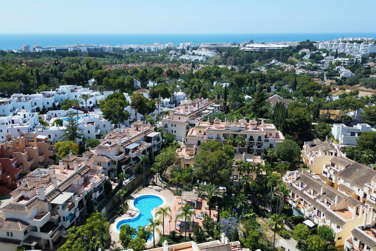 3 Bed بيت مدينة in Nueva Andalucía في Nueva Andalucía, تاون هاوس