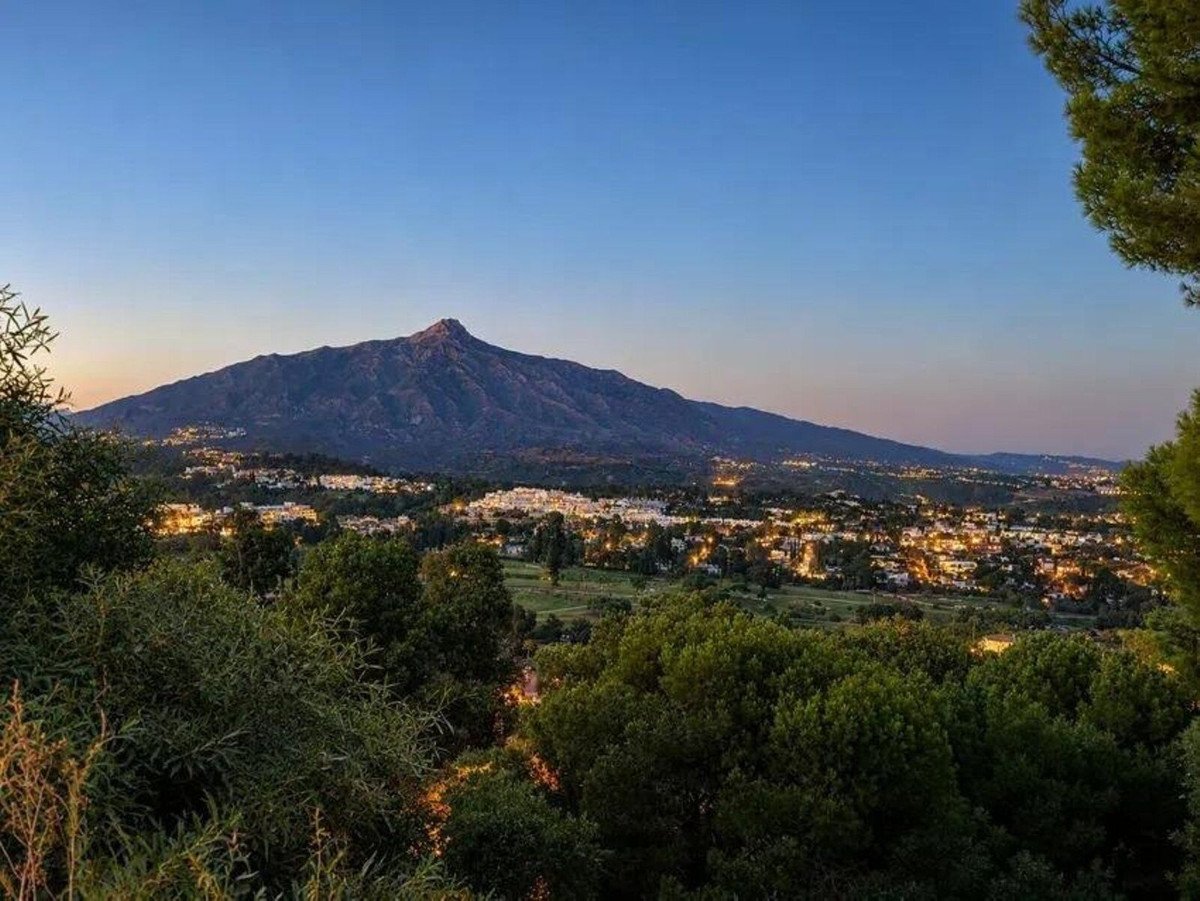 4 Bed Townhouse in Nueva Andalucía