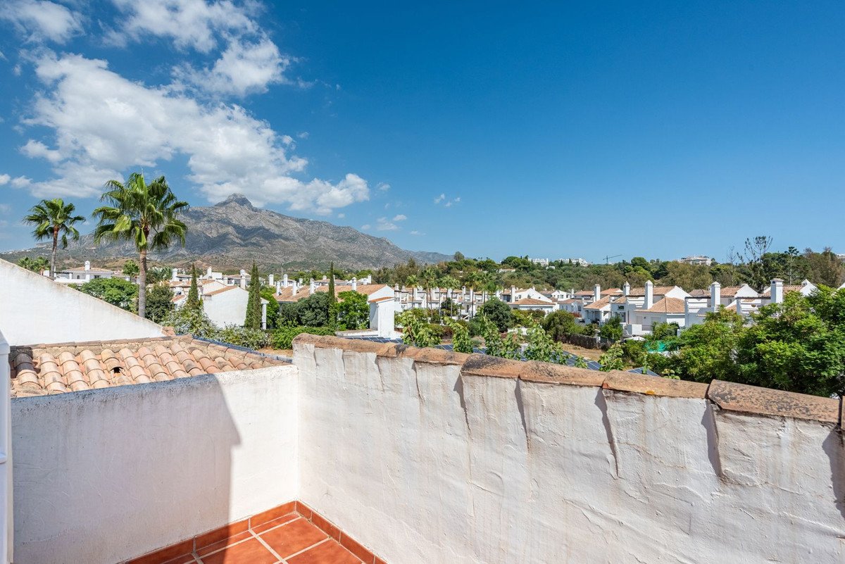 4 Bed Rækkehus in Nueva Andalucía