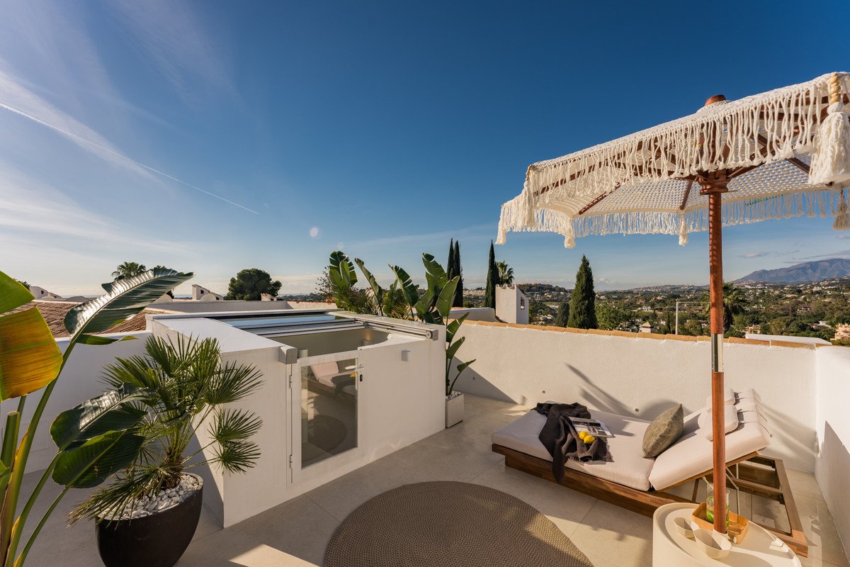 4 Bed Rijtjeshuis in Nueva Andalucía in Nueva Andalucía, 