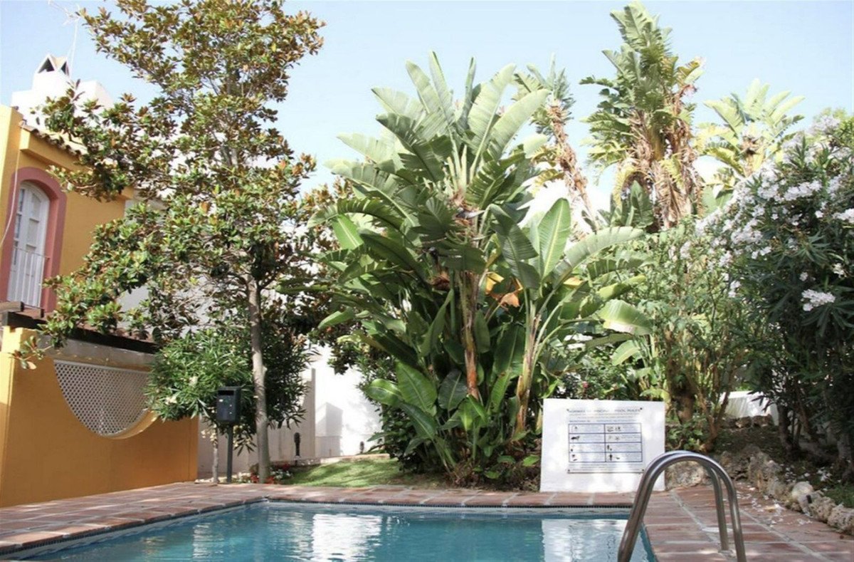5 Bed Townhouse in Nueva Andalucía in Nueva Andalucía, Townhouse