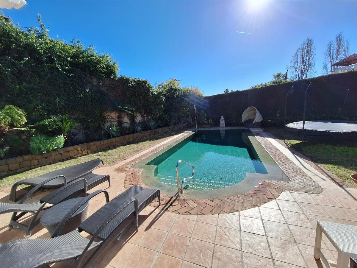 4 Bed فيلا مستقلة in Puerto Banús في Puerto Banús, فيلا منفصلة