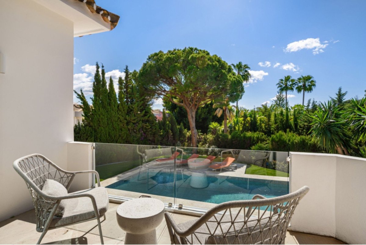4 Bed Vrijstaande Villa in Nueva Andalucía in Nueva Andalucía, Vrijstaande Villa
