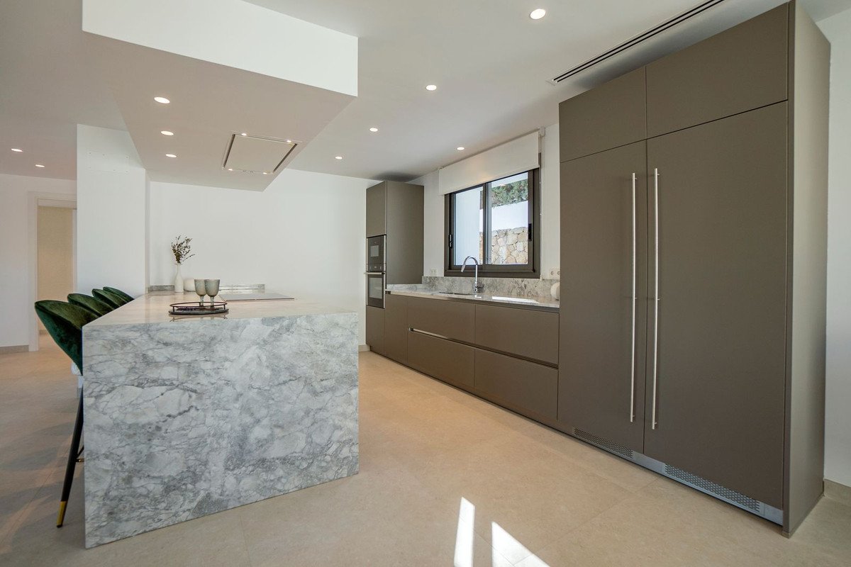 4 Bed Vrijstaande Villa in Nueva Andalucía in Nueva Andalucía, 