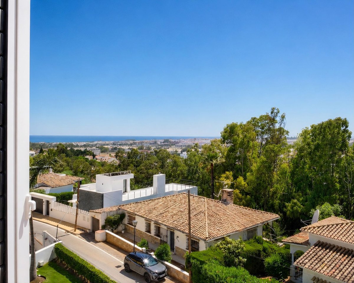 4 Bed Halfvrijstaand Huis in Nueva Andalucía in Nueva Andalucía, Halfvrijstaande woning